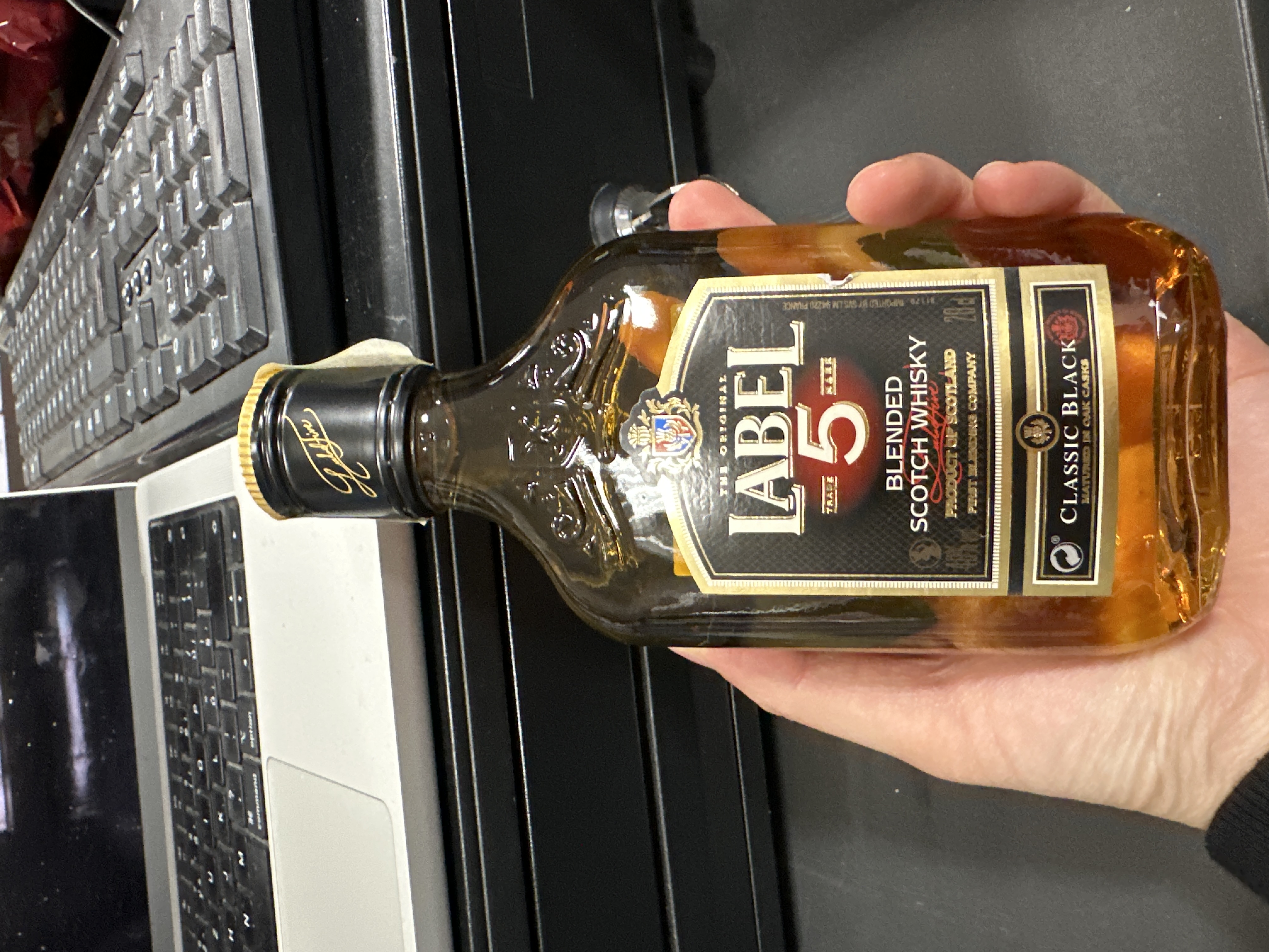 Label 5 whisky 40%alk. 200ml