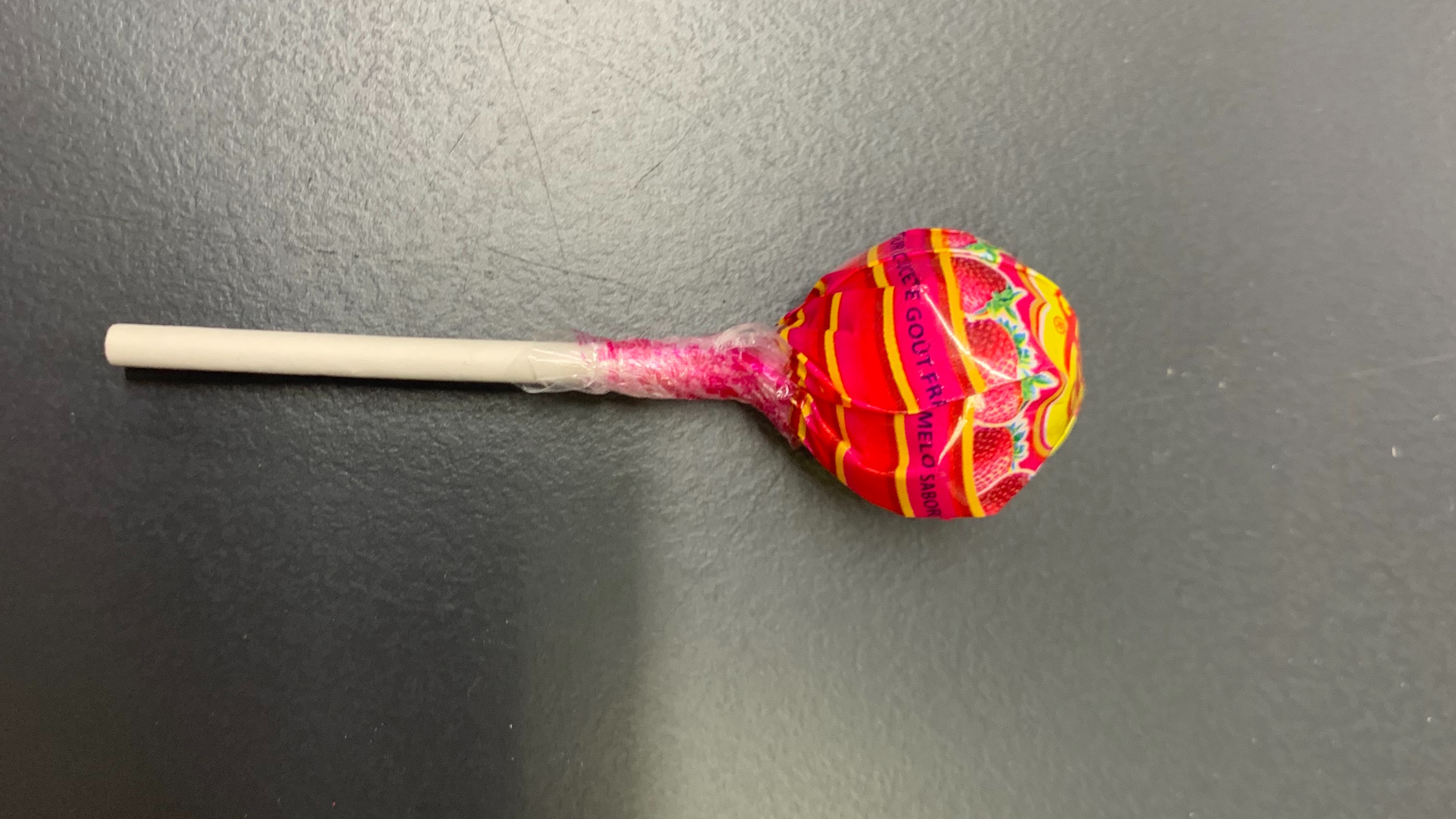 Chupa chups lizátko mix prichut (jahoda , cola , cherry )1ks