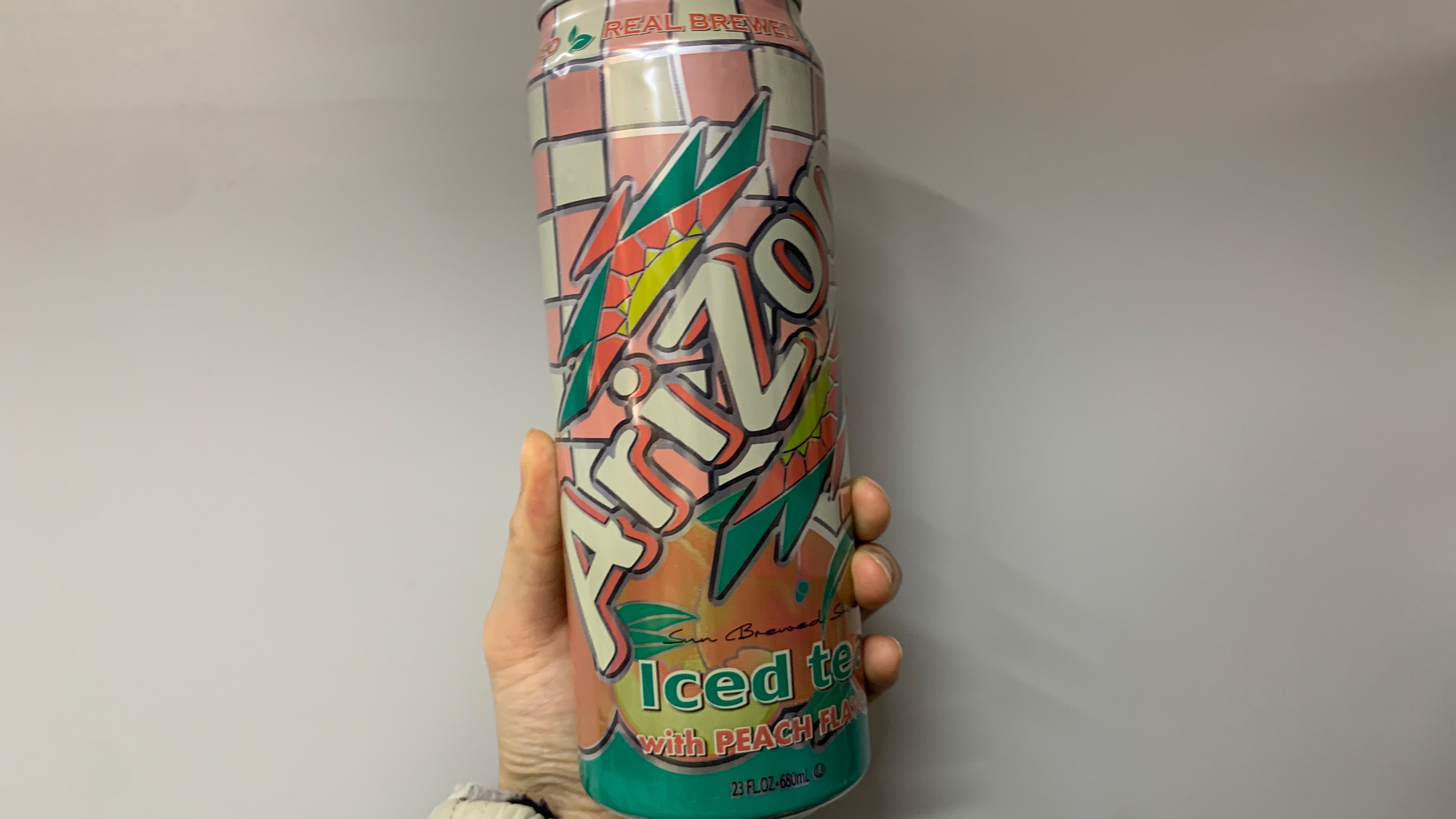 AriZona Peach Tea, ledový čaj, broskev, 680ml