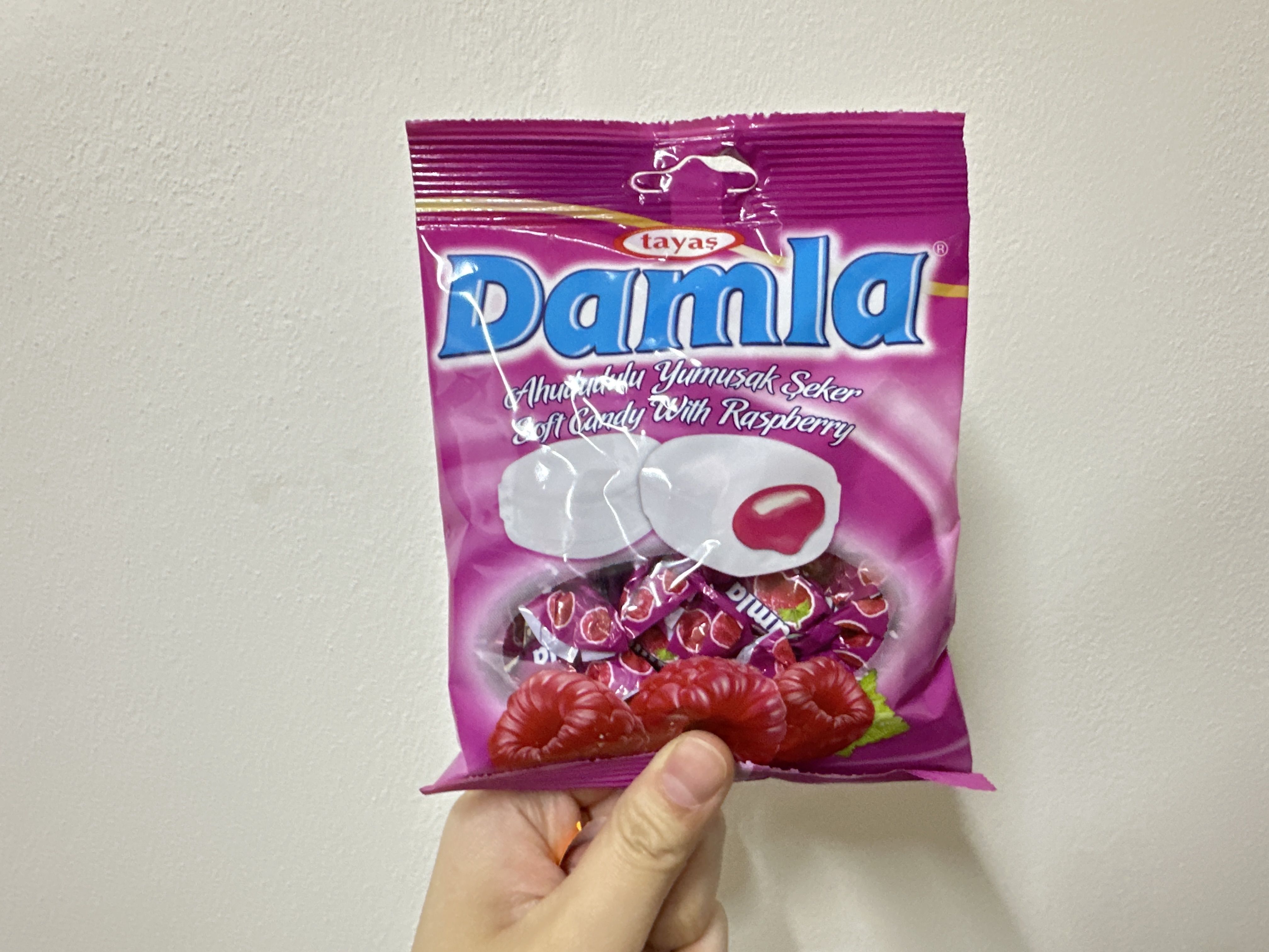 Damla plněné karamel s malinovou příchutí 90g