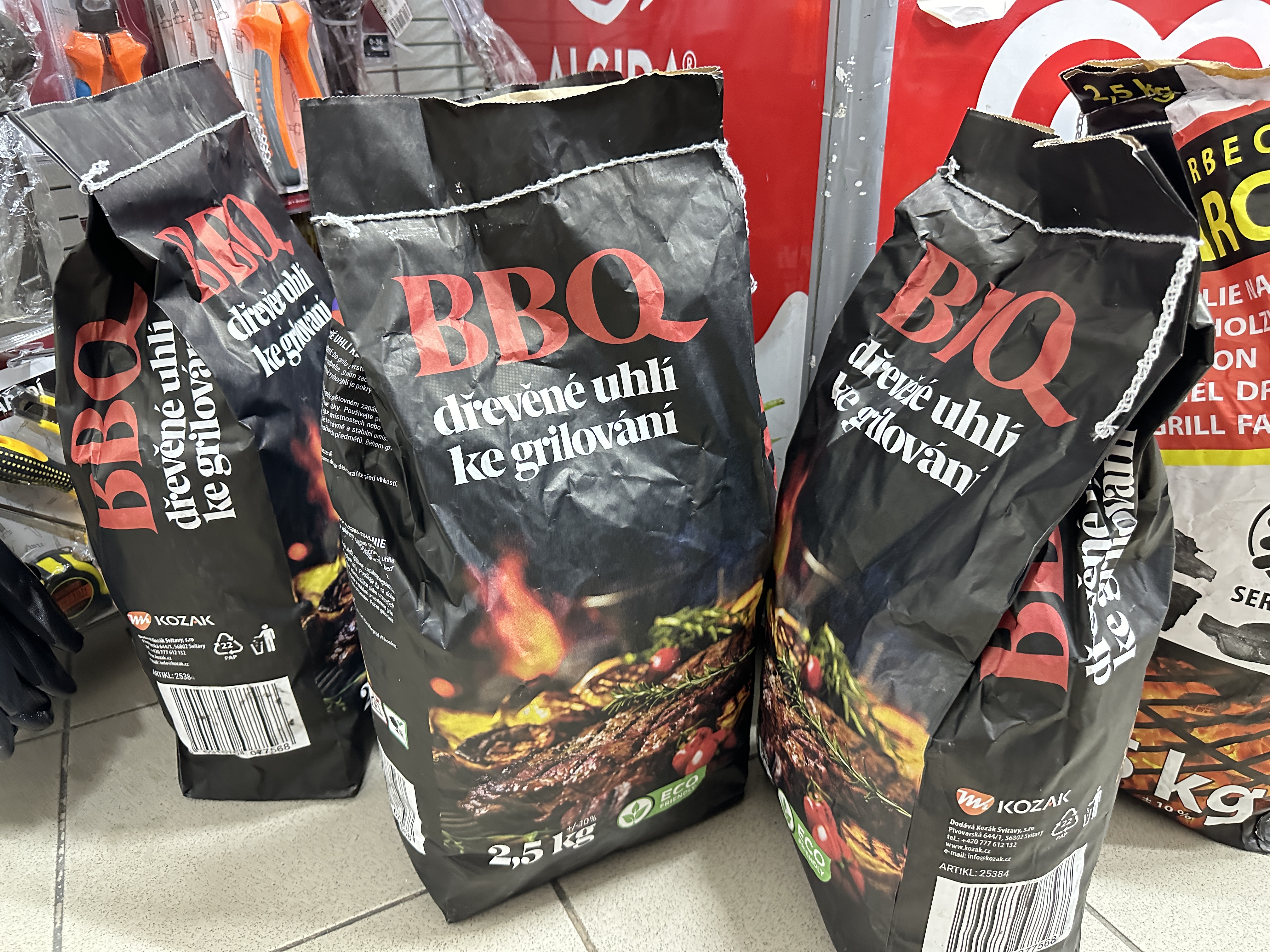 BBQ dřevěné uhlí ke grilování  2,5kg