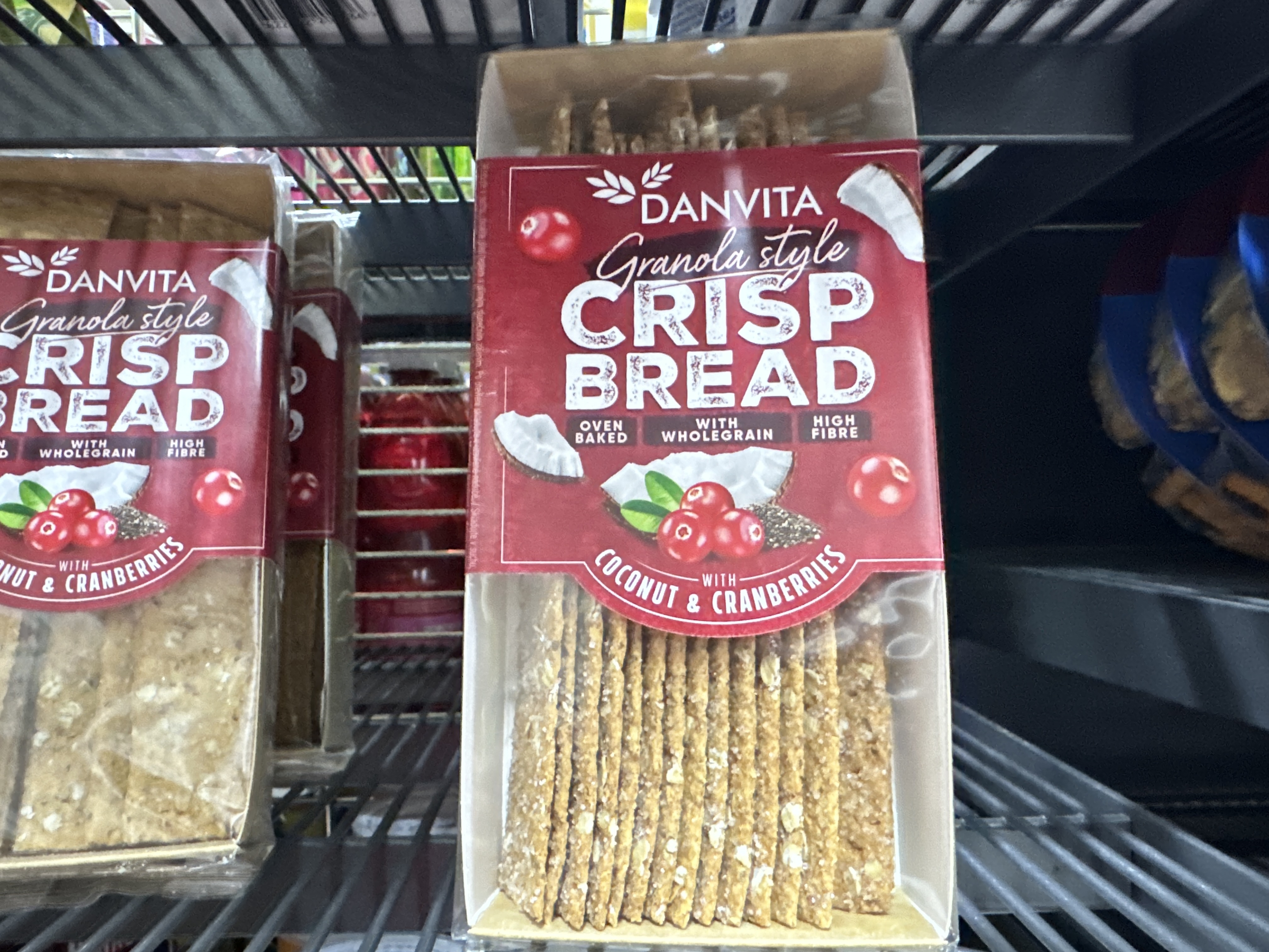 Danvita Křehké pšeničné granola plátky s kokosem, brusinkami a chia semínky130g