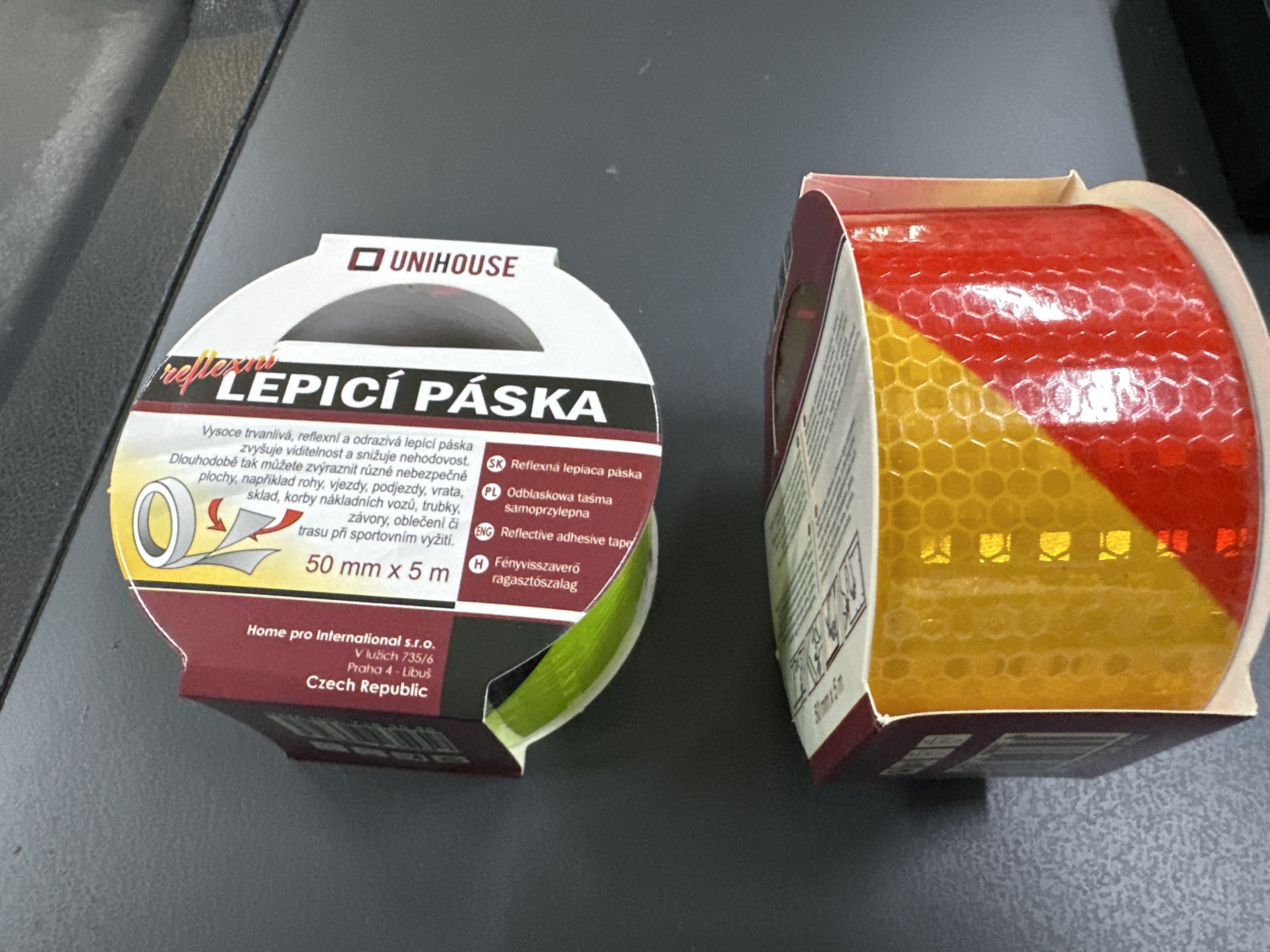 Unihouse reflexní lepicí páska 50mmx5m 1ks