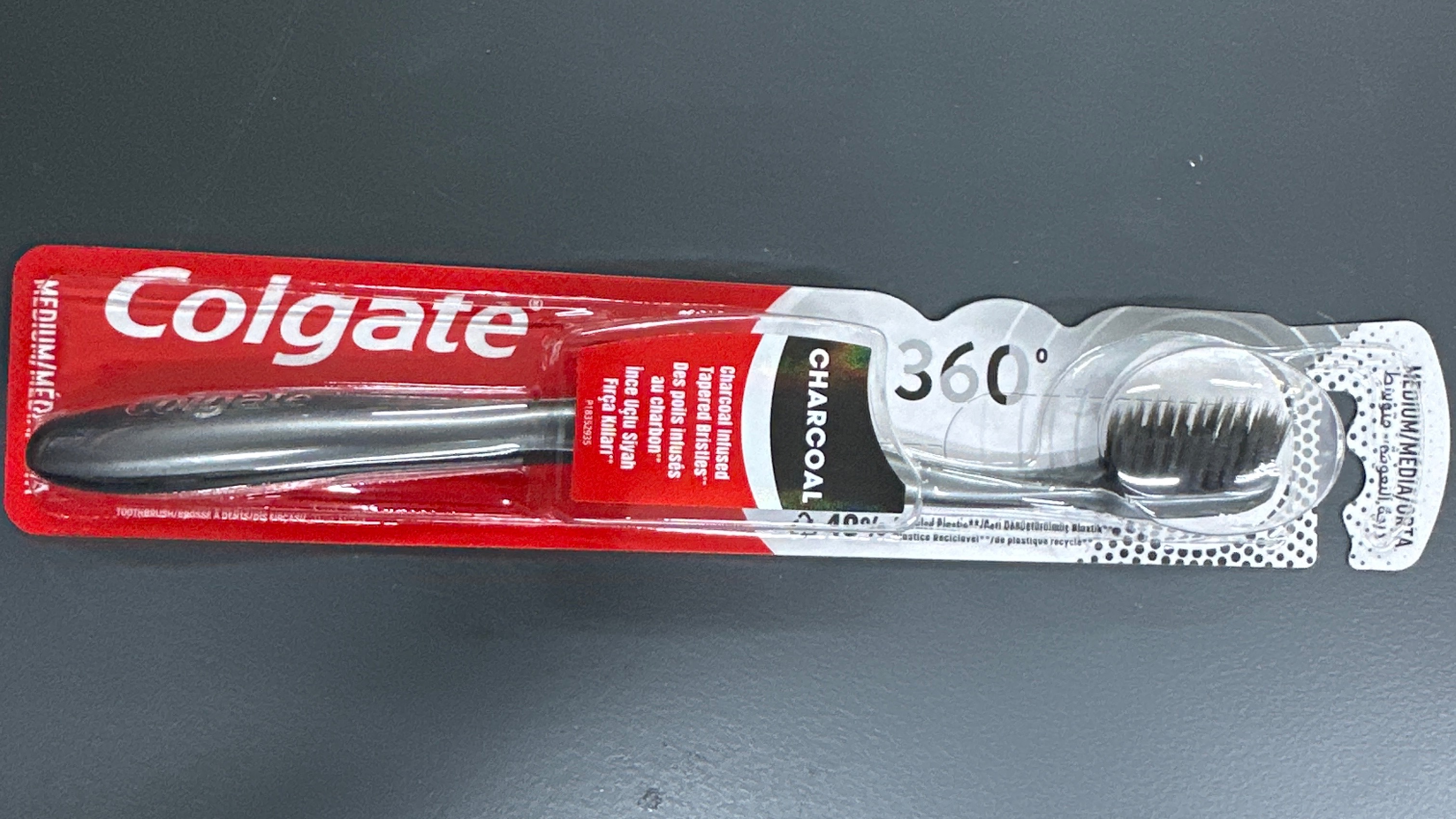 COLGATE ZUBNÍ KARTÁČEK 360° CHARCOAL BLACK MEDIUM 1ks
