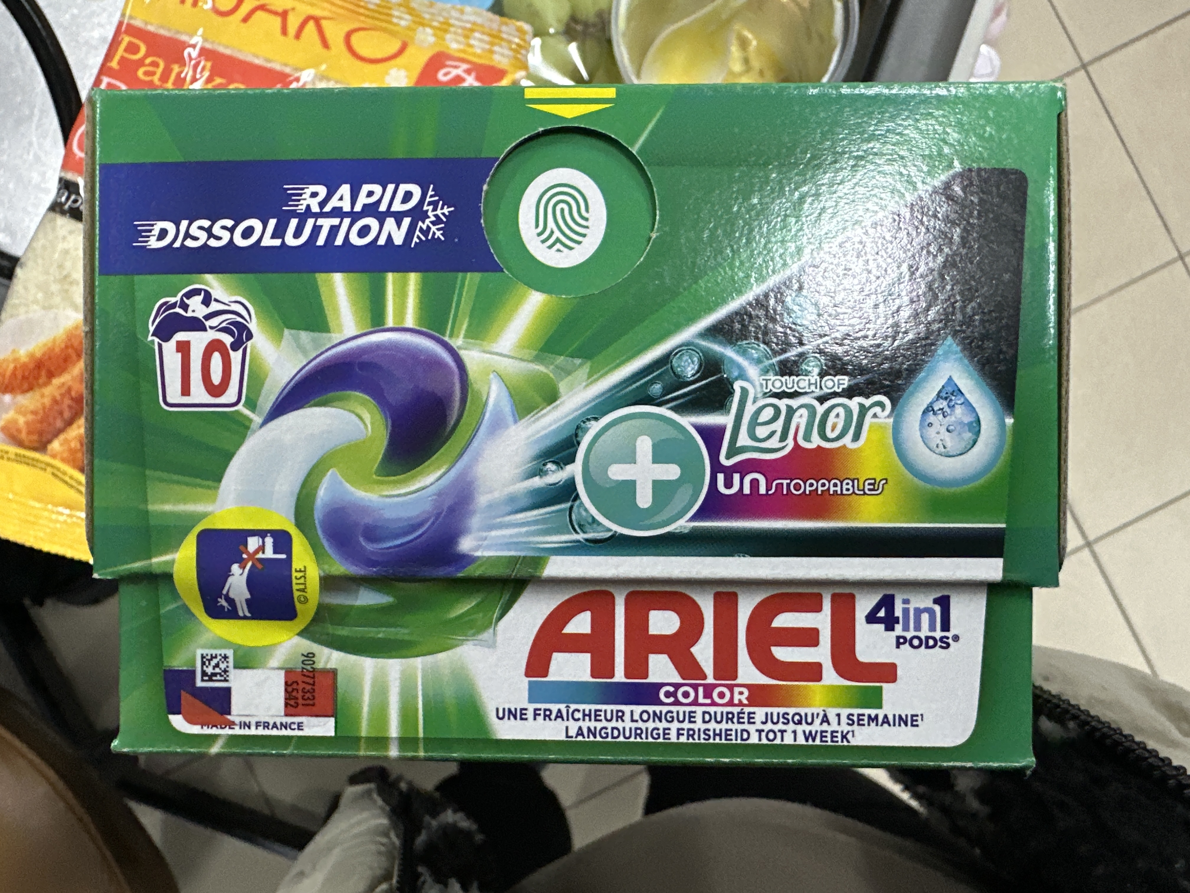 Ariel Color 4-in-1 Pods + Touch of Lenor prací kapsle 10ks