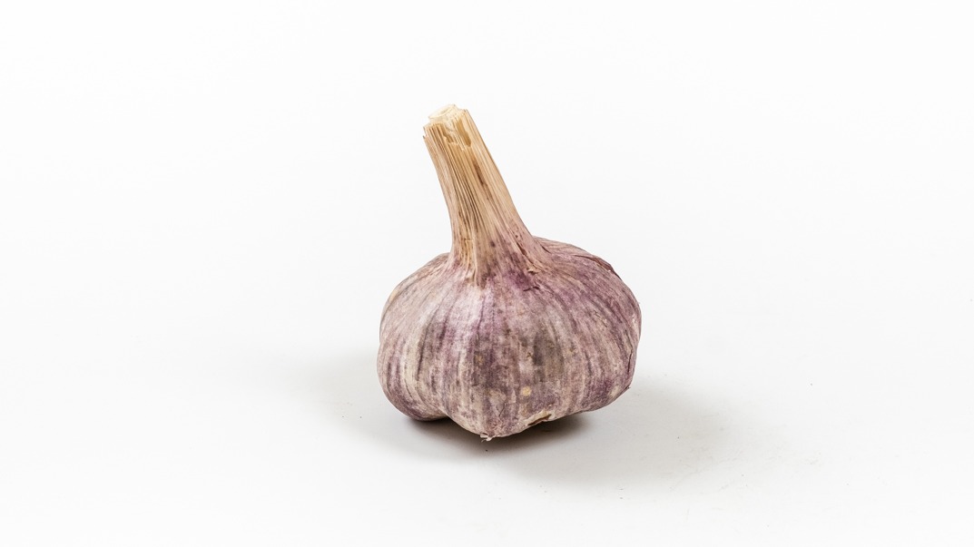 Česnek 1ks cca100g