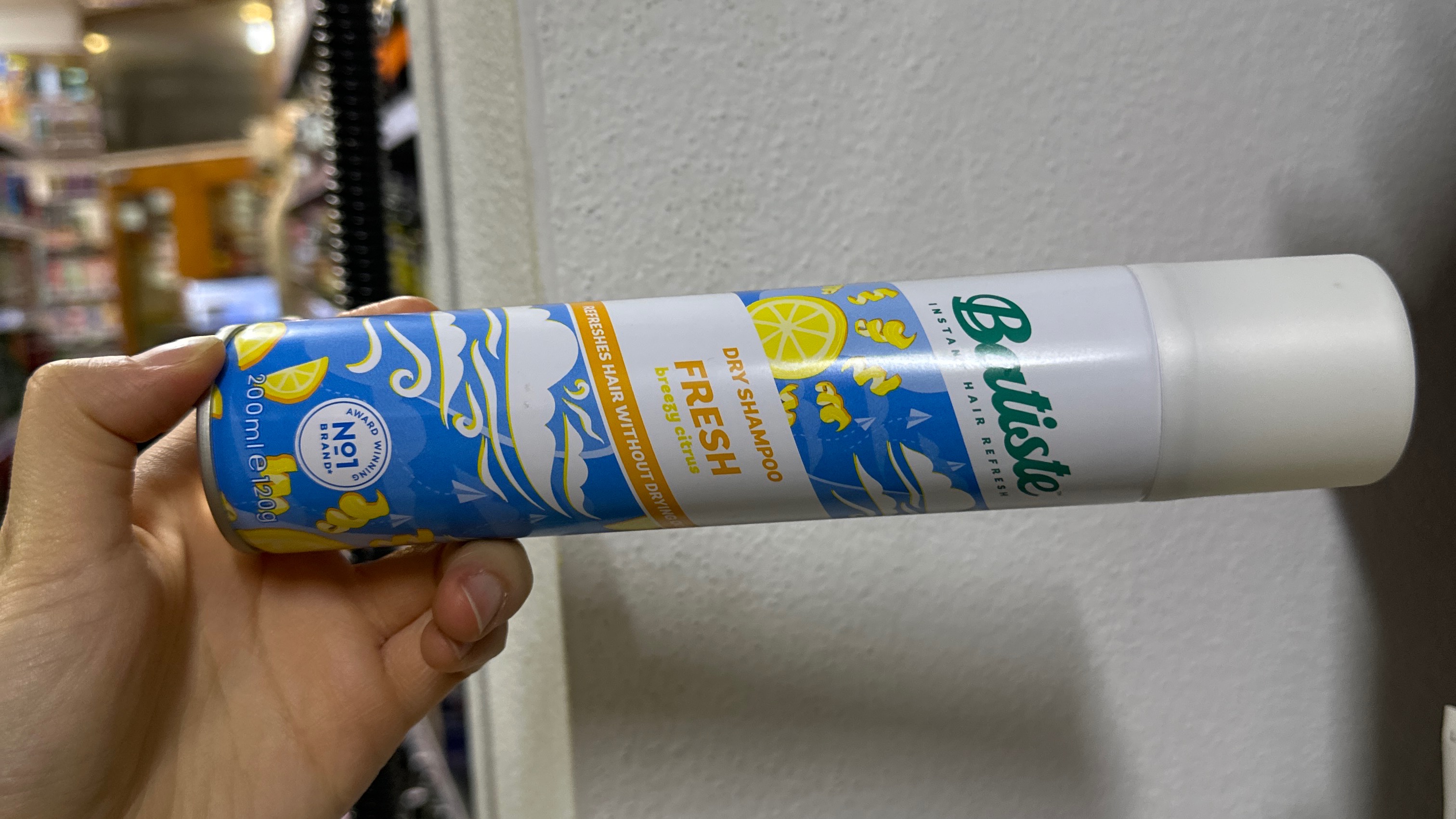 Batiste Light & Breezy Fresh suchý šampon pro všechny typy vlasů 200 ml