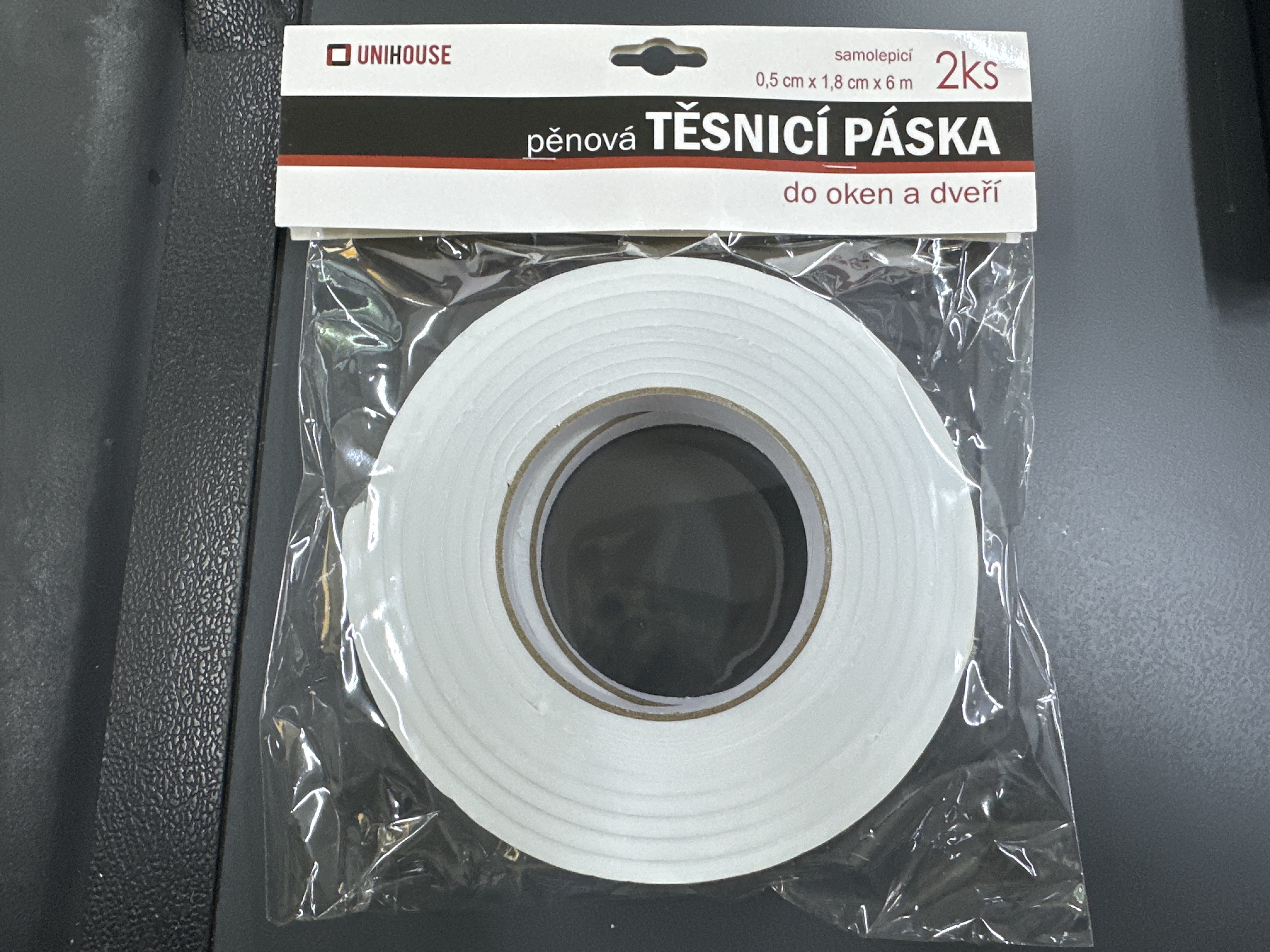 Unihouse pěnová těsnící páska 1ks